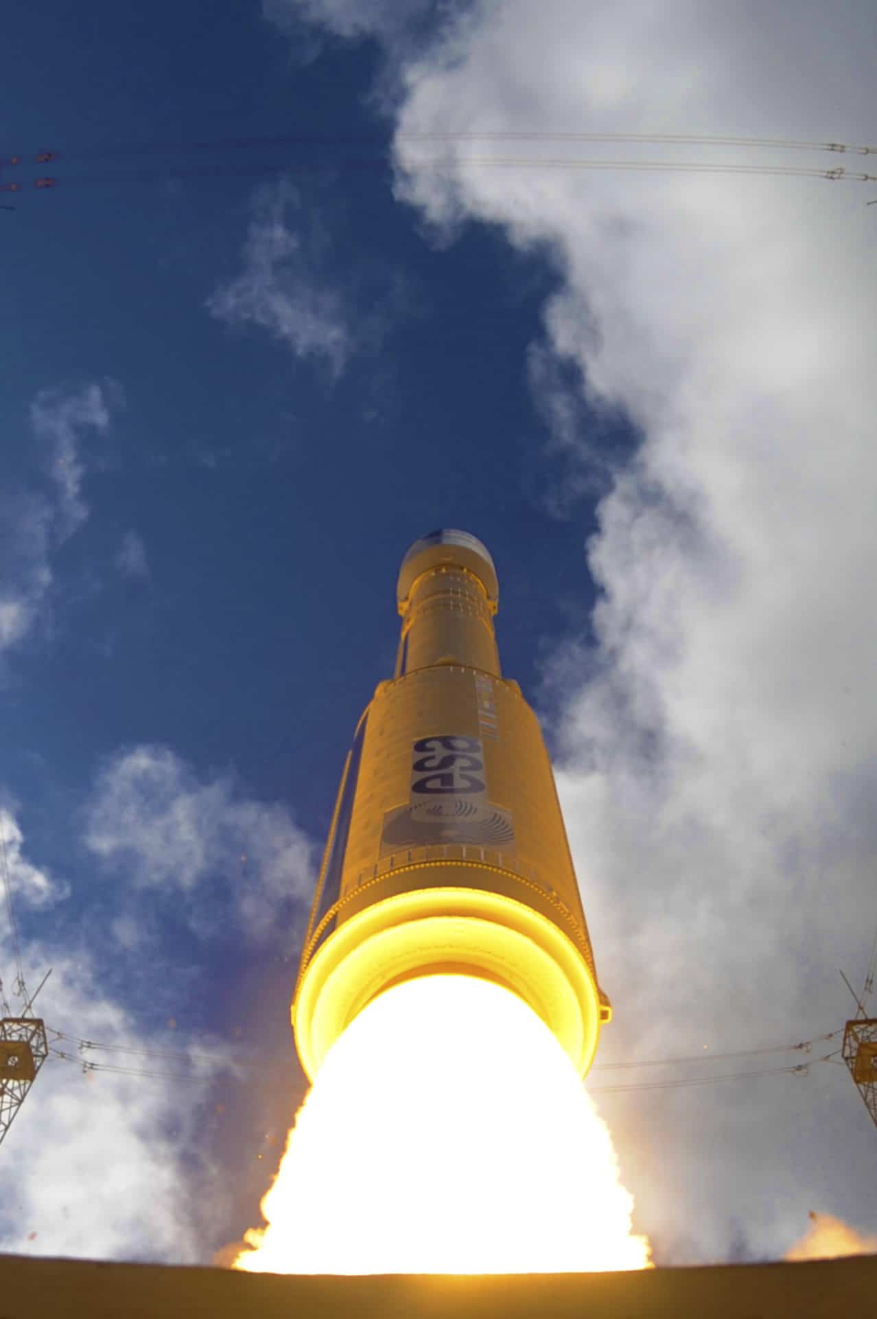 IXV da ESA Lancamento e reentrada efectuada a 11 02 2015 com pleno exito 1